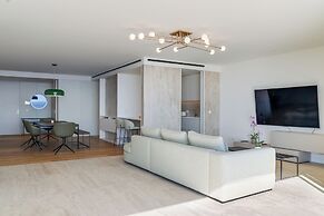 RJS Savoy Monumentalis