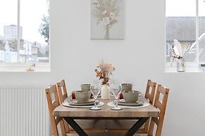 Deluxe 1 Bed Apartment, London