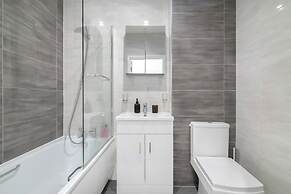 Deluxe 1 Bed Apartment, London