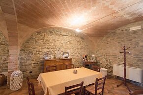 Cottage in Tuscany With Private Pool & Wine