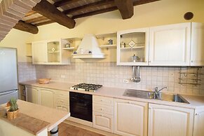 Cottage in Tuscany With Private Pool & Wine