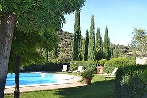 Cottage in Tuscany With Private Pool & Wine