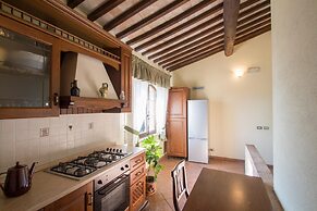 Cottage in Tuscany With Private Pool & Wine