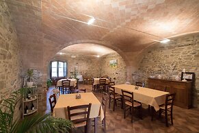 Cottage in Tuscany With Private Pool & Wine