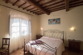 Cottage in Tuscany With Private Pool & Wine