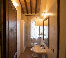 Cottage in Tuscany With Private Pool & Wine