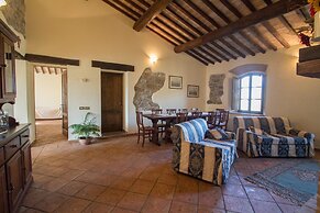 Cottage in Tuscany With Private Pool & Wine