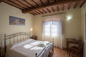 Cottage in Tuscany With Private Pool & Wine