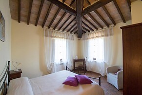 Cottage in Tuscany With Private Pool & Wine