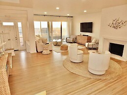 Beachfront Estate - LB Peninsula