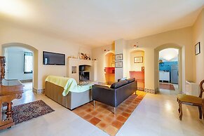 Nella Apartment With Pool