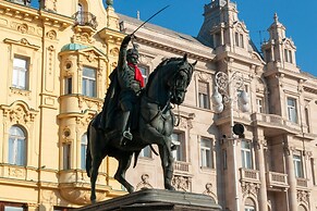 Modern Oasis With Terrace