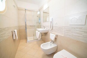 Le Onde Apartment 4 With Pool and Sea