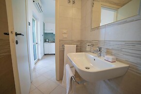 Le Onde Apartment 6 With Pool and Sea