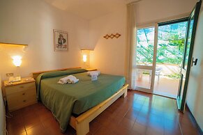 Alba Apartment With Pool and Sea