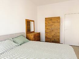 Apartmentsleep5-balcony-bqq-garden-pool