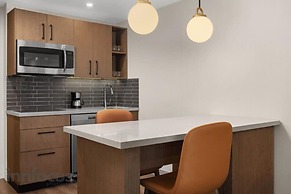 Hyatt House Mississauga / Airport Corporate Centre