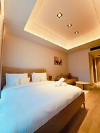 Elite Luxury Suites at Diamond in City