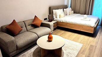 Elite Luxury Suites at Diamond in City