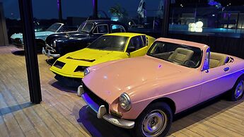 Elite Luxury Suites at Diamond in City