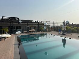 Elite Luxury Suites at Diamond in City