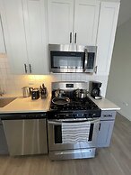 Cozy and Modern Stay in the Heart of C