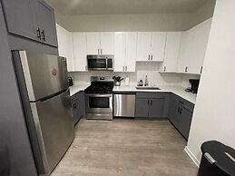 Cozy and Modern Stay in the Heart of C