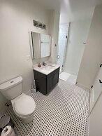 Cozy and Modern Stay in the Heart of C