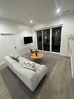 Cozy and Modern Stay in the Heart of C