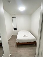 Cozy and Modern Stay in the Heart of C