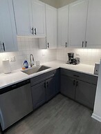 Cozy and Modern Stay in the Heart of C