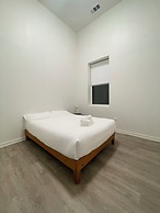 Cozy and Modern Stay in the Heart of C