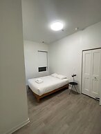 Cozy and Modern Stay in the Heart of C