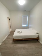 Cozy and Modern Stay in the Heart of C