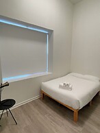 Cozy and Modern Stay in the Heart of C