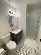 Cozy and Modern Stay in the Heart of C