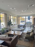 Cozy and Modern Stay in the Heart of C