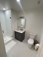 Cozy and Modern Stay in the Heart of C