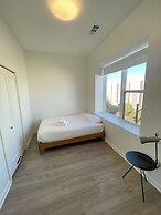 Cozy and Modern Stay in the Heart of C