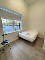 Cozy and Modern Stay in the Heart of C