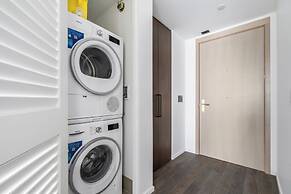 Chic Urban Stylish Condo in Downtown V