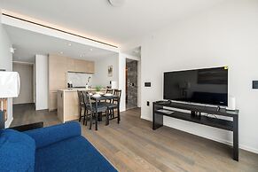 Chic Urban Stylish Condo in Downtown V