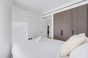 Chic Urban Stylish Condo in Downtown V