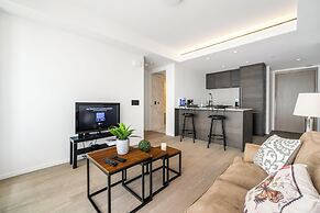 Chic Urban Stylish Condo in Downtown V