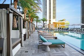 40th-Floor Gem Top Views & Amenities