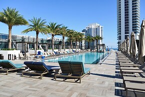 40th-Floor Gem Top Views & Amenities