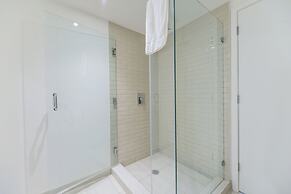 40th-Floor Gem Top Views & Amenities