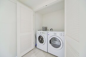 40th-Floor Gem Top Views & Amenities