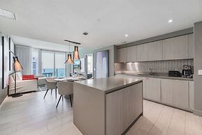 40th-Floor Gem Top Views & Amenities