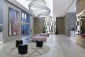 40th-Floor Gem Top Views & Amenities